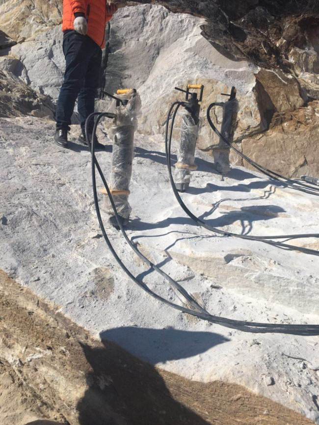 挖沟渠遇到硬石头液压劈石机北辰-产量多少
