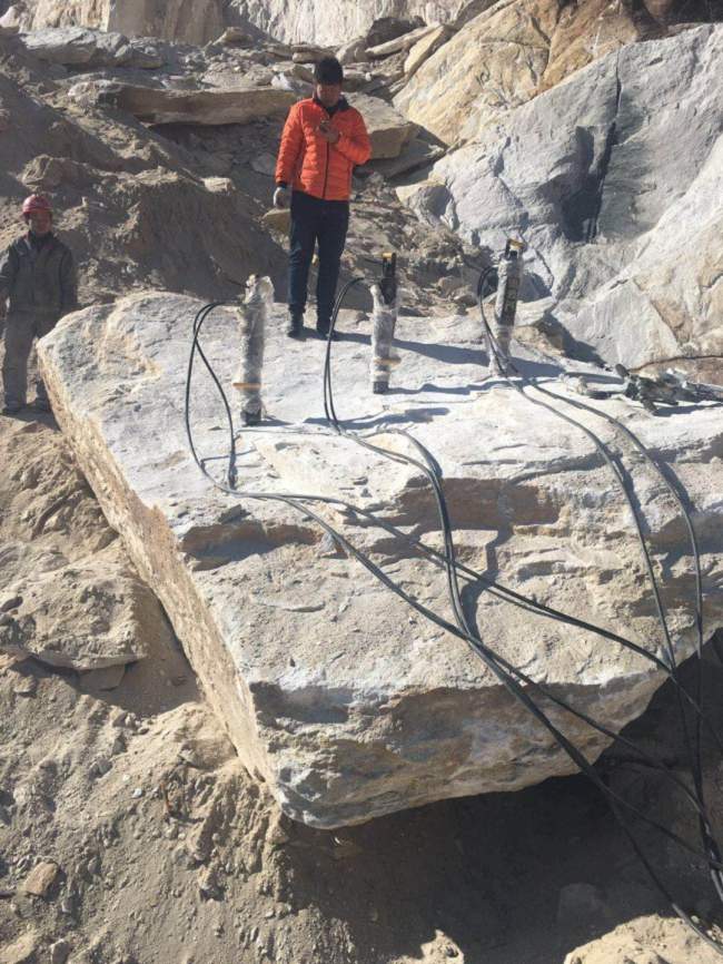 朔州修建玻璃栈桥挖石头用劈裂机产量