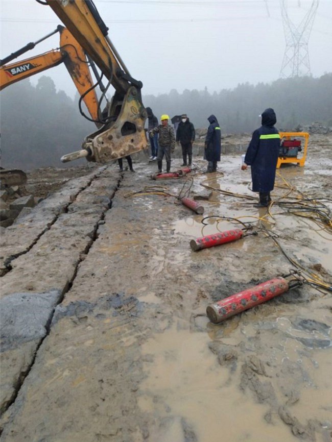 无声开采石头大型劈石棒-当地经销商