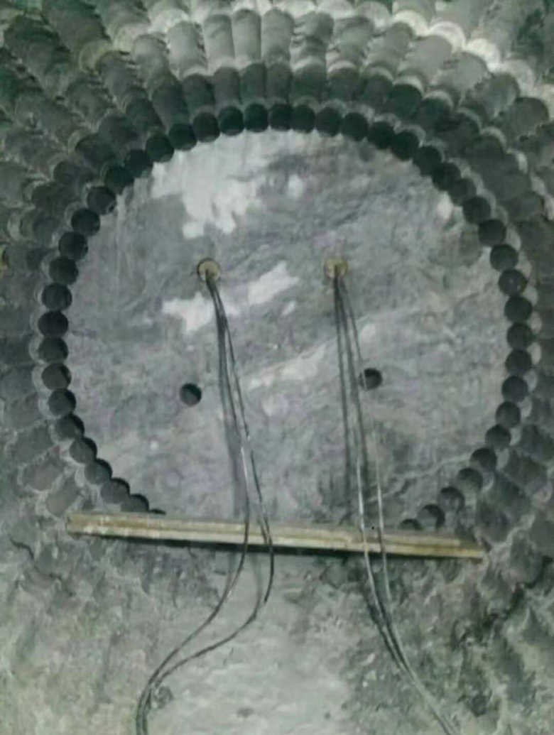 福建漳州石灰石開(kāi)采快速脹裂石頭機(jī)器效果怎么樣