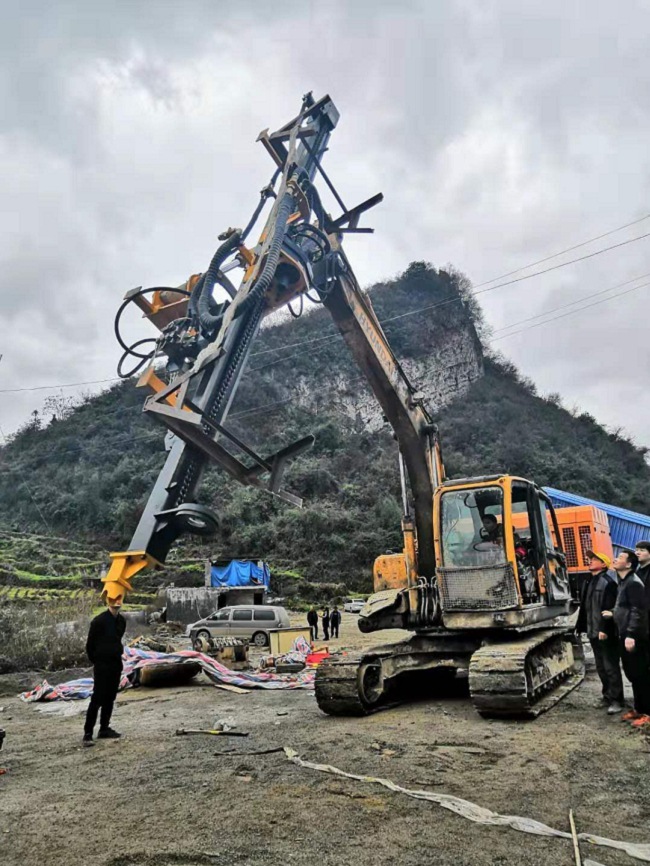 福建漳州石灰石開(kāi)采快速脹裂石頭機(jī)器效果怎么樣