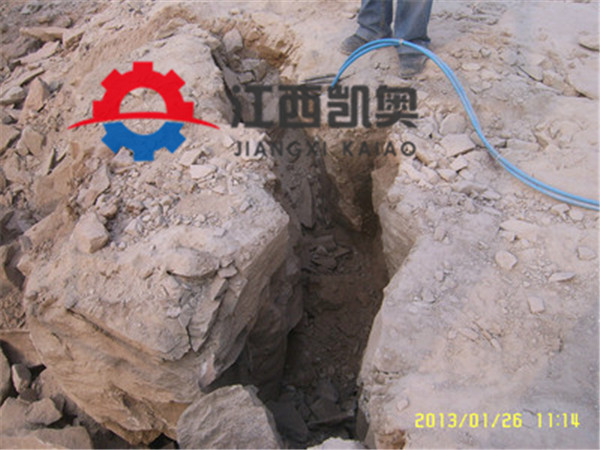 机载岩石分裂机供应黄石西塞山洞采岩石劈裂机水平劈裂