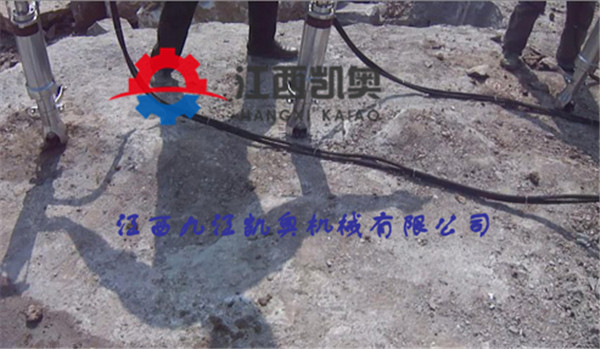 劈裂机钻孔视频牡丹江东安电动型分裂机破拆成本