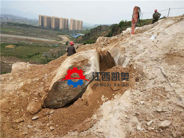 液压镐液压劈裂一体机在高速公路中的应用