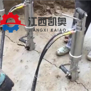 機載巖石分裂機需要幾個人操作
