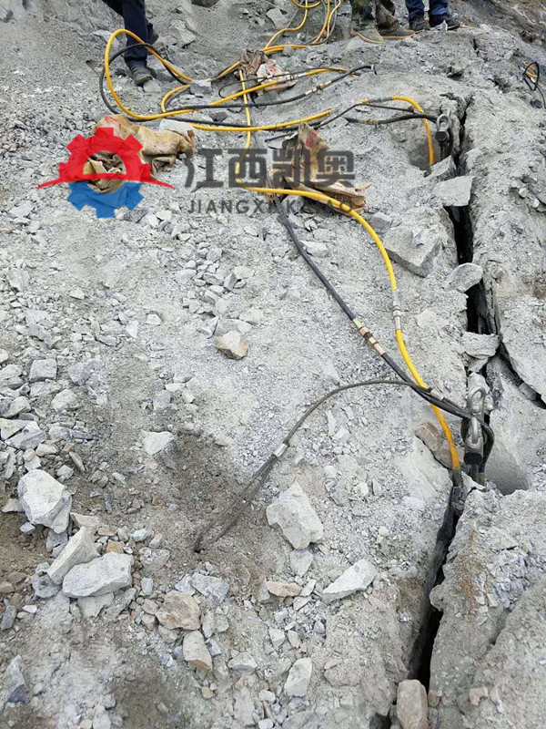 巫溪采石厂劈裂机矿山岩石分解