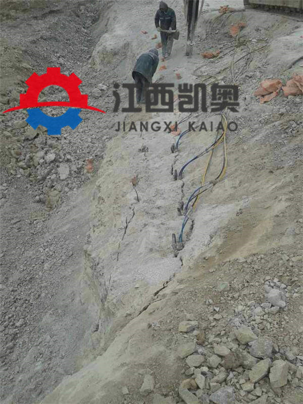 怒江破裂机松土裂石机修高速公路坚硬岩石头大型开石器