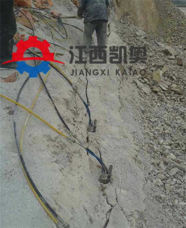 双鸭山采石机挖掘机破石器竖井桩建设竖井分裂棒