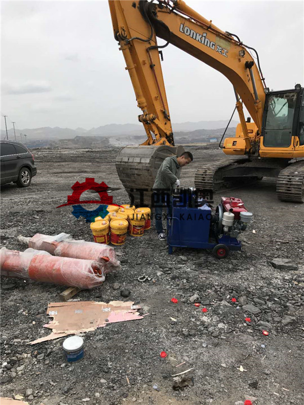 双鸭山采石机挖掘机破石器竖井桩建设竖井分裂棒