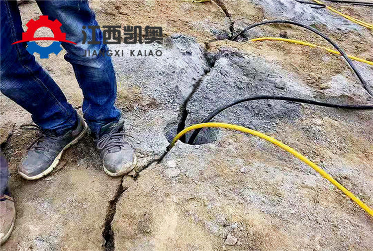 液压开石机破拆除桩头广东广州柱塞式劈裂棒生产厂家