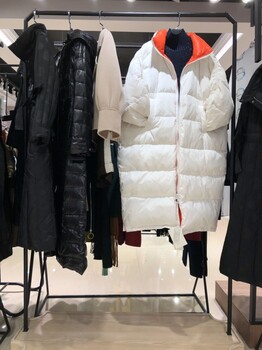 淘宝直播间的服装怎么进货品牌女装货源批发品牌折扣都是吗