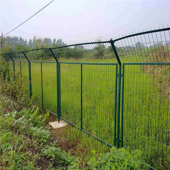 绿色铁丝围墙网A泰展绿色铁丝围墙网A绿色铁丝围墙网生产厂家