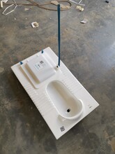 学校厕所改造蹲便器