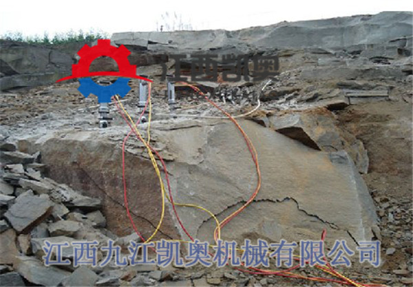 葫芦岛劈裂机开石头的视频坑基开挖岩石劈裂机的结构设计