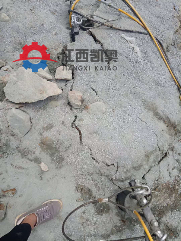 破石器电劈裂机原理挖沟渠遇到花岗岩打不动孔桩裂山机哈尔滨
