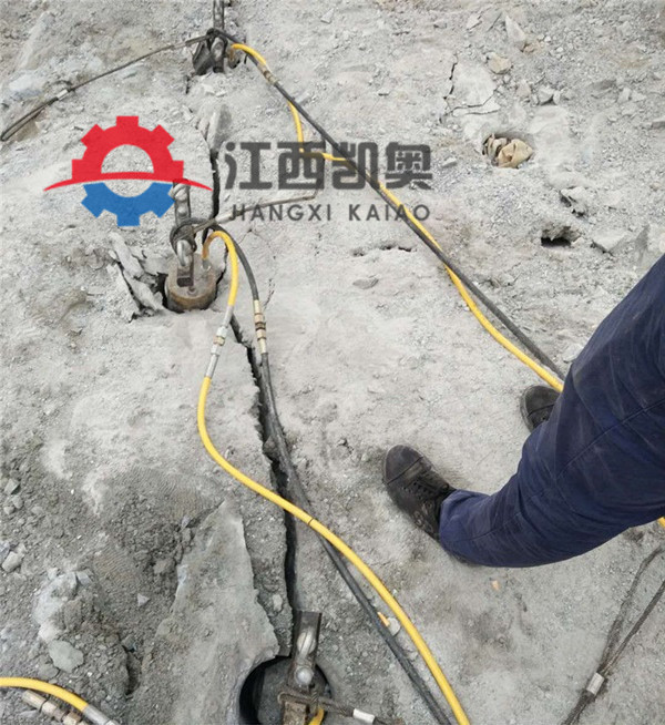 破石器电劈裂机原理挖沟渠遇到花岗岩打不动孔桩裂山机哈尔滨