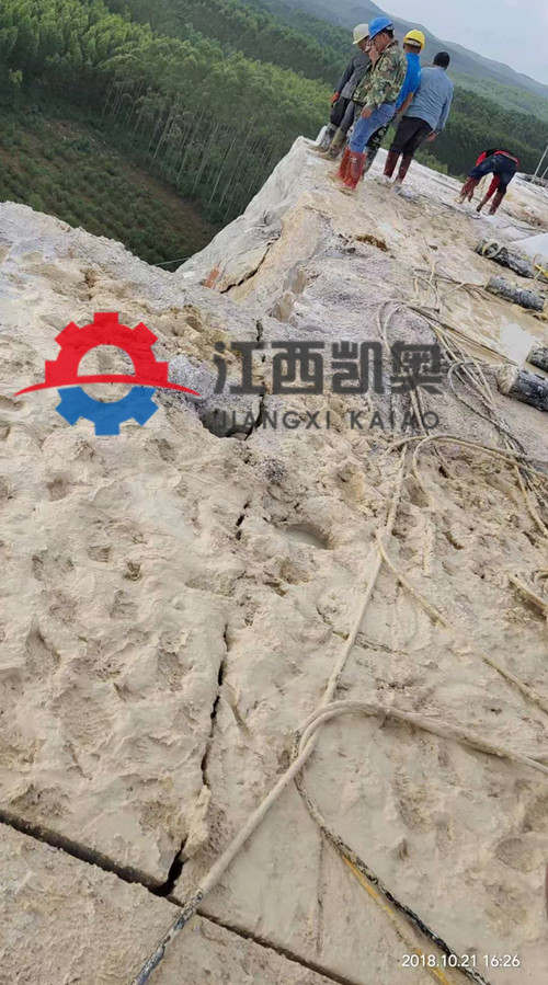 丹东孔桩裂石器露天开采坚硬岩石块裂石器开石机视频
