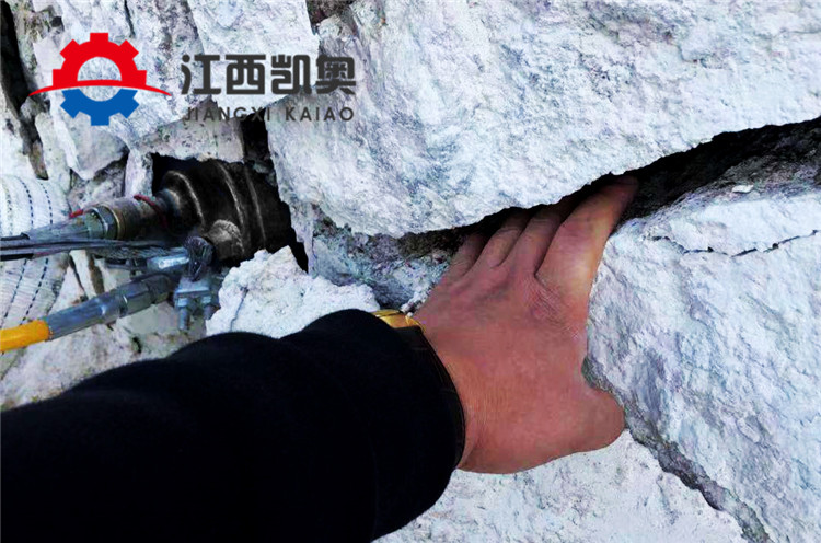 液压静态爆破价格一台多少钱河南郑州挖隧道破石头劈裂机