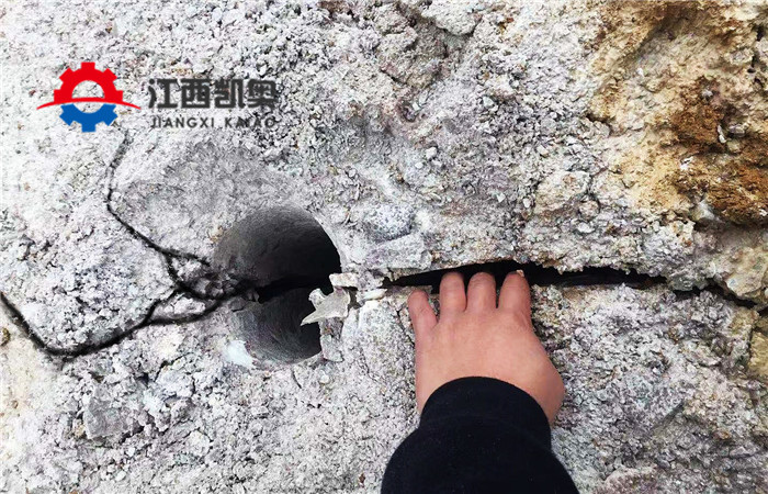 岩石裂岩机很大的石头打破机青海海东矿石劈裂机