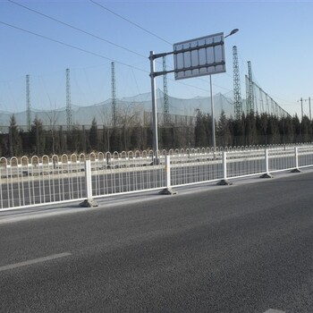 江门乙型护栏标准图、观澜有哪里可以做防护栏的、广州路栅栏厂家、深圳铁护栏批发
