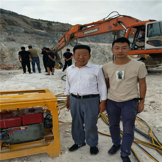 湛江廉江矿山开采代替放炮破石头的机器劈裂机厂家快讯