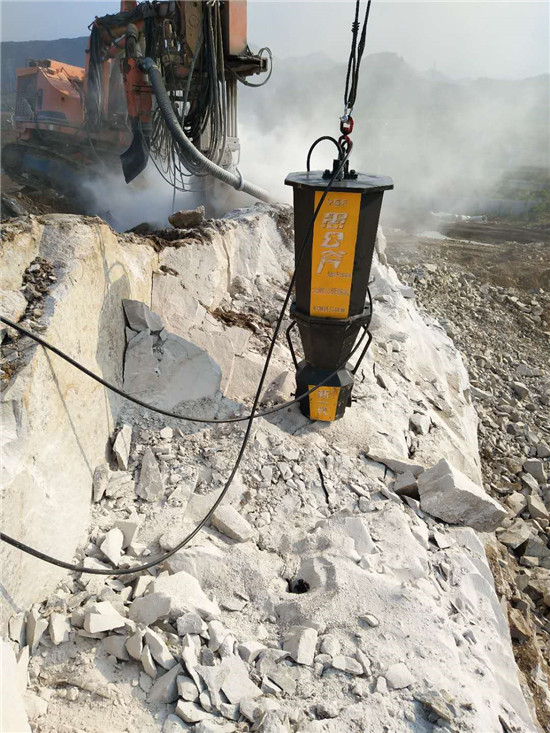 齐齐哈尔露天镁石矿开采分石头静态劈裂机供应商