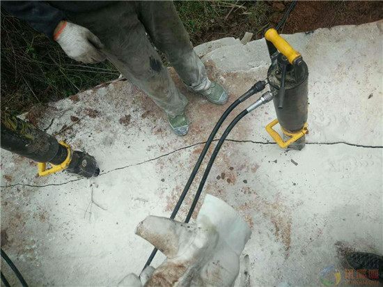 土石方开挖新一代静态免爆破设备液压劈裂机裂石机供应商
