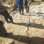 挖下水管道遇到岩石太硬挖机破碎锤打不动用劈裂机怒江-联系电话图片5