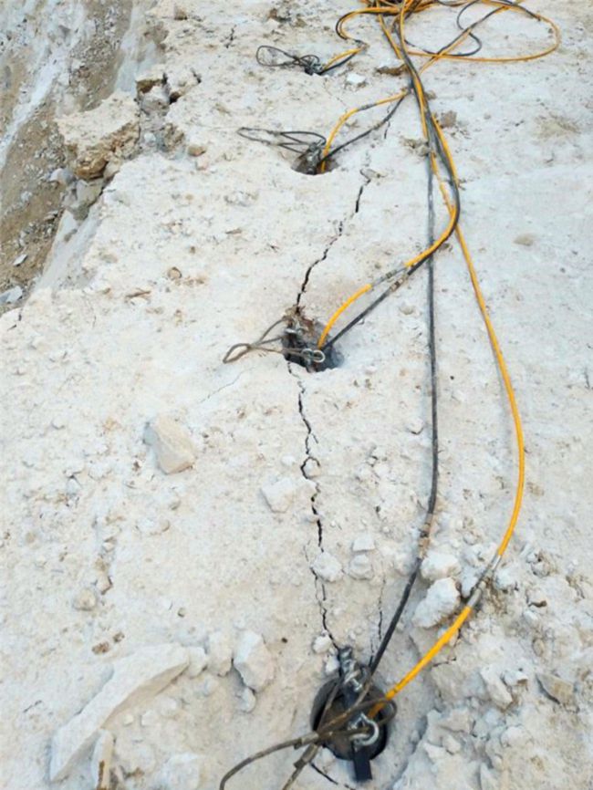 西藏那曲矿井矿石开采设备本溪市替代爆破金矿铁矿劈裂棒-质量怎么样