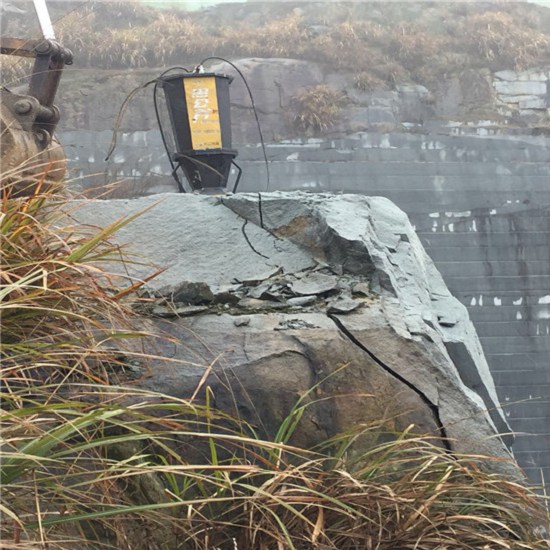 湘西矿山开采替代膨胀剂无声裂石机爆破岩石设备-厂家质保