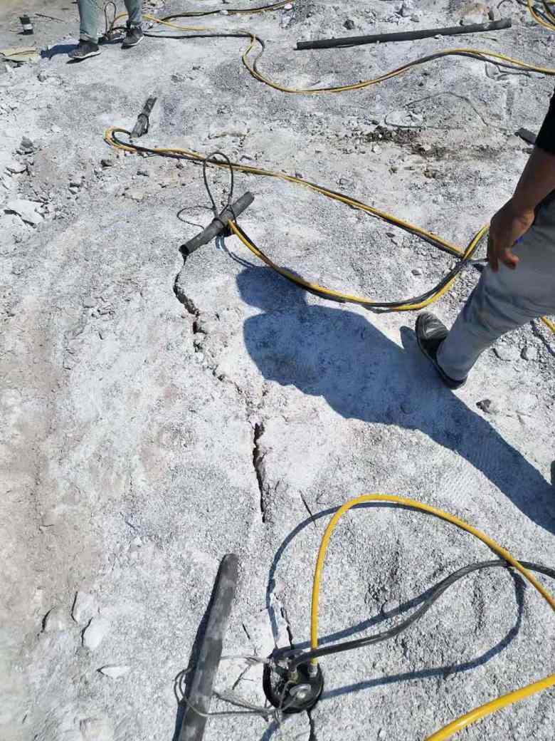 玉溪管沟开挖快速破拆石头设备-操作说明
