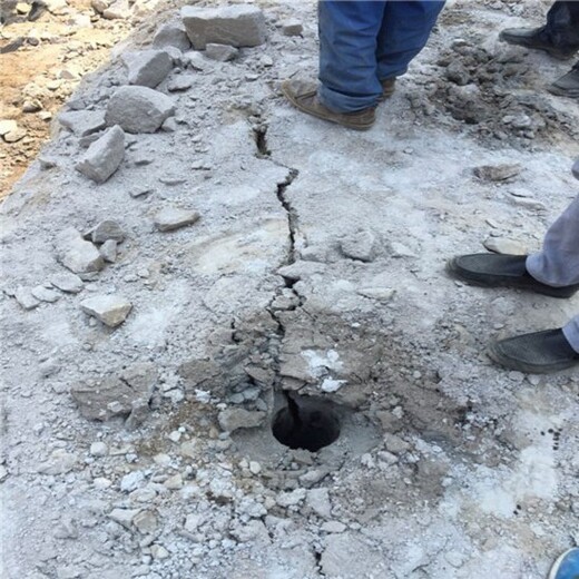 扬州矿山开采破碎石灰石用什么机器劈裂棒-安装方法