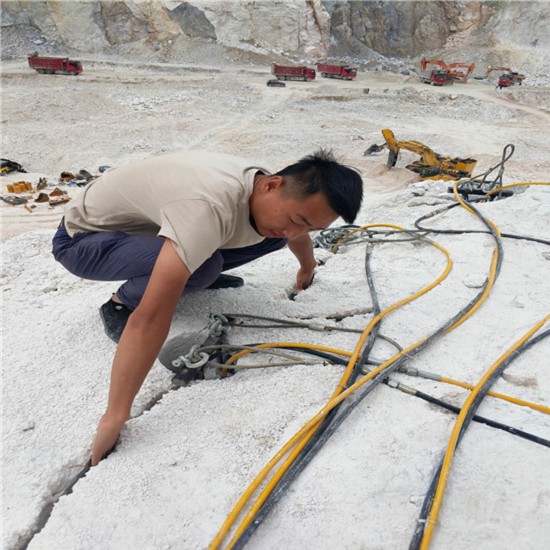 盘锦钩机打不动的石头劈裂棒代替放炮矿山开采机器-生产厂家