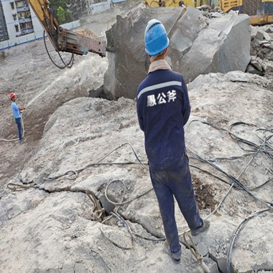 土石方开挖过程中石头太硬用什么办法来开采大型分裂机济宁厂家批发