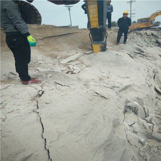挖管道工程遇到坚硬岩石机载式载劈裂机广东汕头哪里便宜