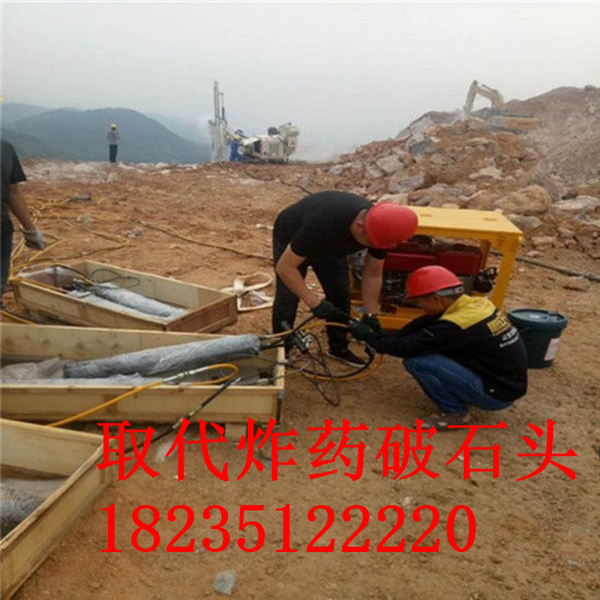 采石場(chǎng)采石頭用什么機(jī)器劈石機(jī)四川德陽多少錢一套