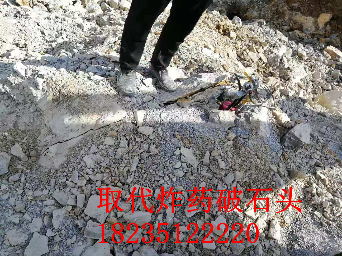 千斤頂液壓頂裂石頭機(jī)器開(kāi)硬石劈裂棒萊蕪多少錢一套