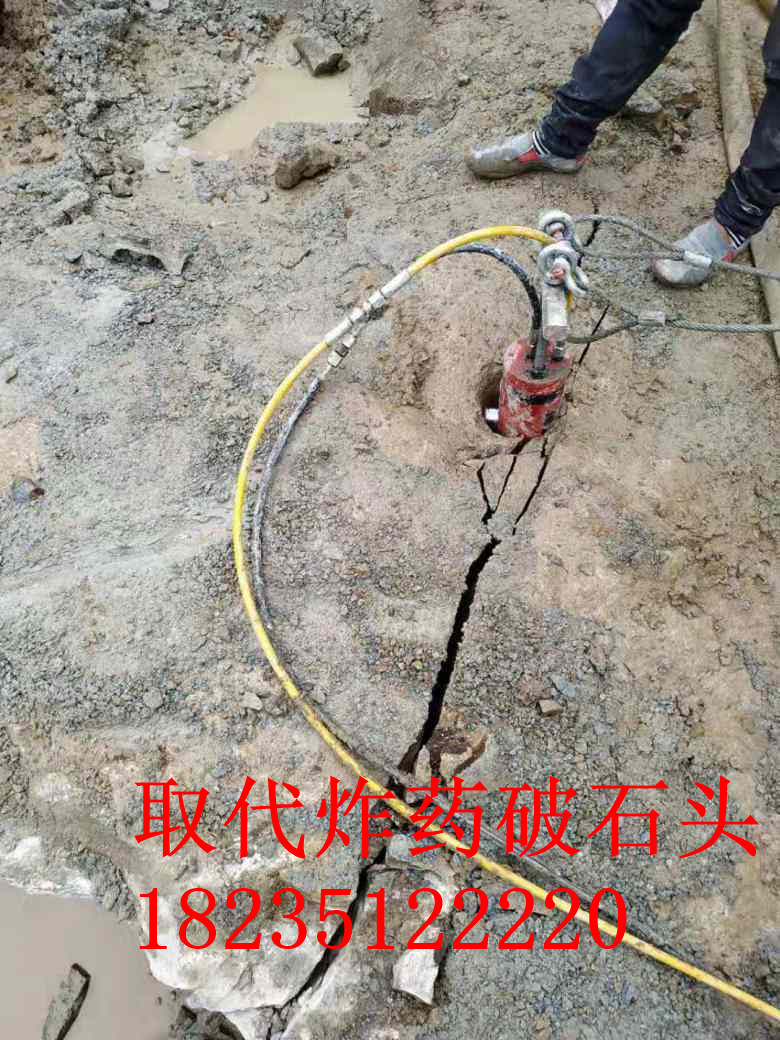 螢石礦洞開采小型機(jī)器裂石棒商丘多少錢一套