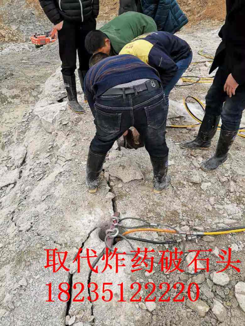 四川遂寧城市建設(shè)基礎(chǔ)靜爆分石頭劈裂棒多少錢一套