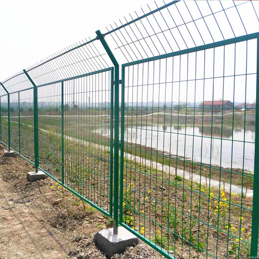 四川农场圈地护栏网生产厂家养殖场圈地铁丝网双边丝护栏网