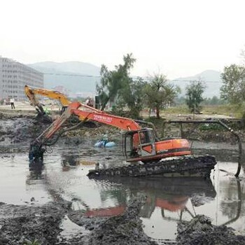 加强农村河道整治多台挖机淤泥清理泵液压泥浆泵同时施工