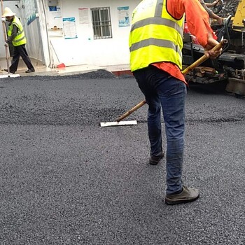 深圳沥青路面摊铺公司沥青铺路承包沥青工程