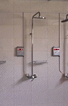 新浴室刷卡节水器洗澡插卡机安装联网浴室刷卡水控机