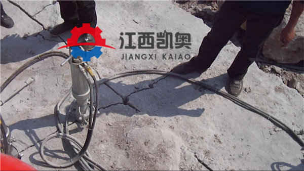 大型岩石分裂机生产揭阳惠来_挖机改装劈裂工作图