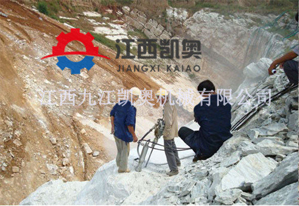 打石头的机器图片宣威_岩石岩石劈裂机矿山视频