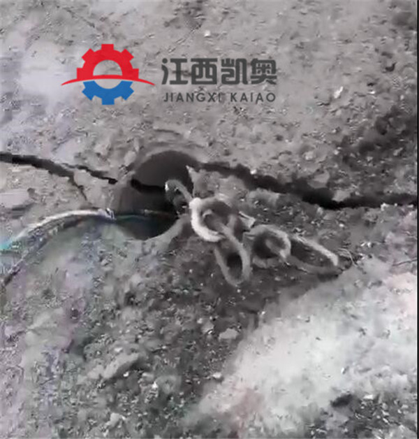 岩石劈裂机供应商北京周边矿山岩石劈裂棒石料厂适合吗