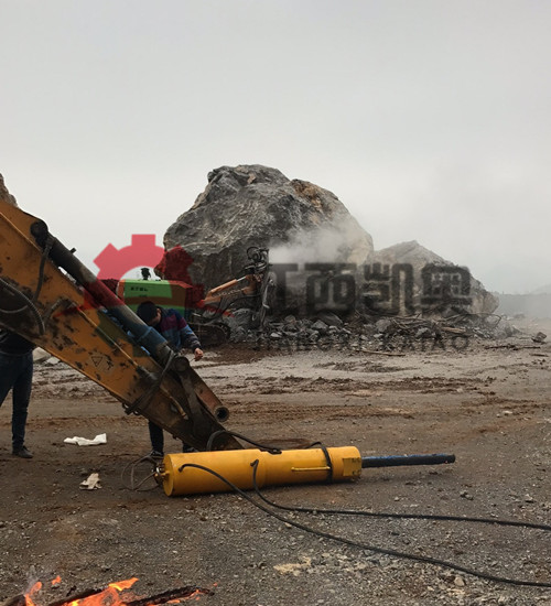 劈裂棒夜压劈石机硬度大石头用什么破除液压裂碎器中山