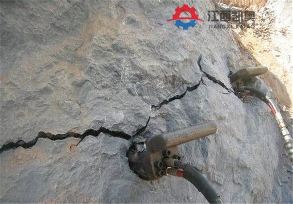 吐鲁番裂破机劈裂机防爆矿山开采坚硬石头隧道劈石器