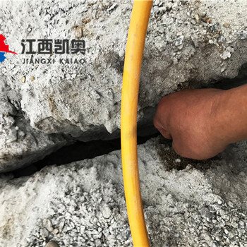 来宾铁路大桥破拆岩石劈裂机修路遇到石头劈裂机