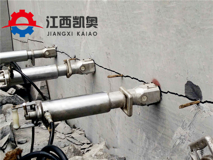宜昌采石厂开采液压劈裂机